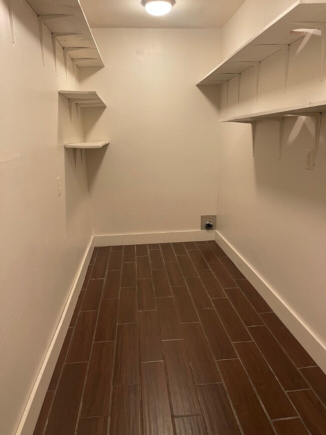 Building Photo - 1401 Brookhaven Rd