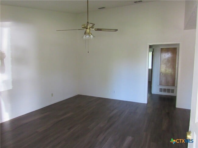 Photo - 2406 Shoemaker Dr