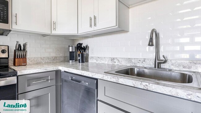 Photo - 2305 Aaron St Unidad 314