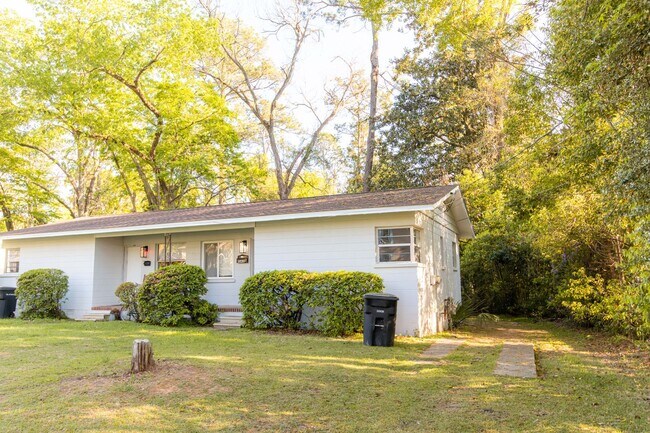 Photo - 1343 Charlotte St