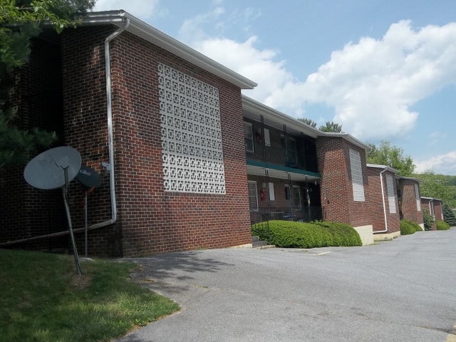 Photo - 302 Longview St Apartments