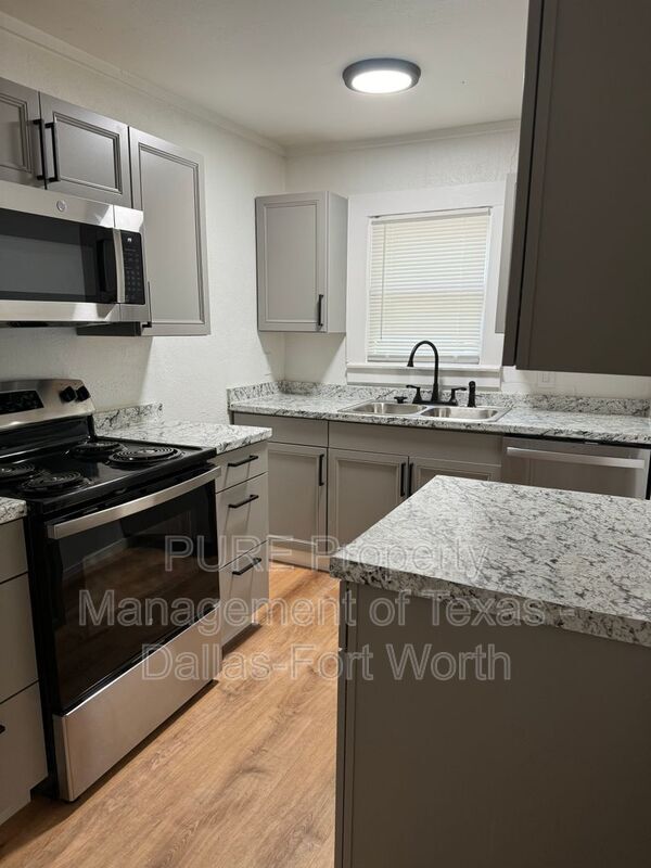 Photo - 1208 Hawthorne Ave Unit #C