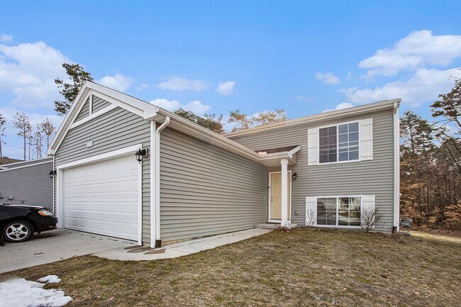 Beautiful Street With Newer Home for Lease - Beautiful Street With Newer Home for Lease