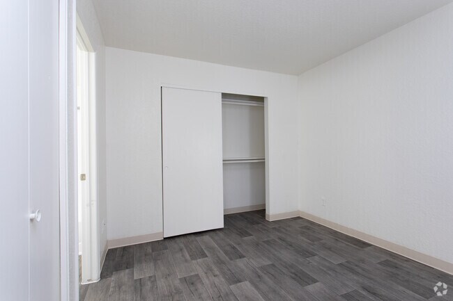 1BR, 1BA - 471 SF - Bedroom - Mountain Vista