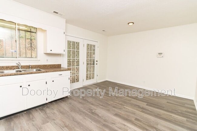 Photo - 303 Hillcrest Ave