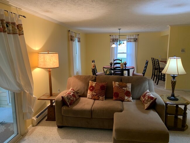 sala de estar y comedor - 4244 Mitchell Creek Dr Unidad G-3