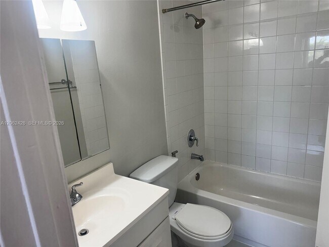 Photo - 8075 NW 7th St Unidad 403