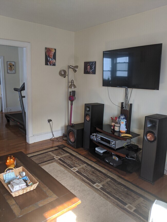Building Photo - 127 Sydney St Unit 3 Rental