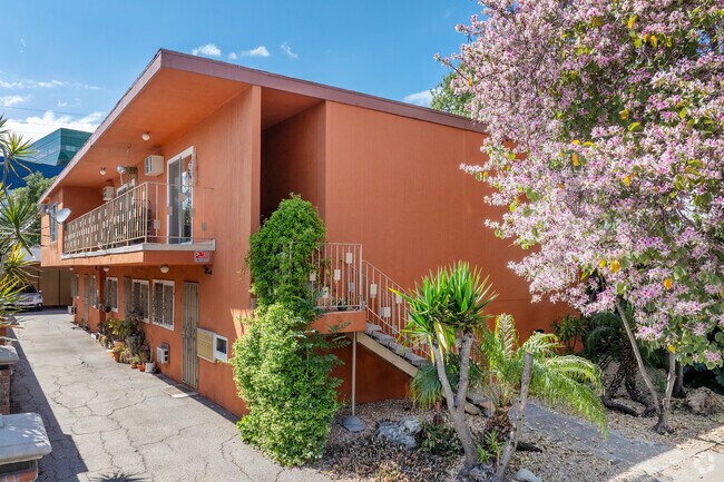 Photo - 623 Westbourne Dr