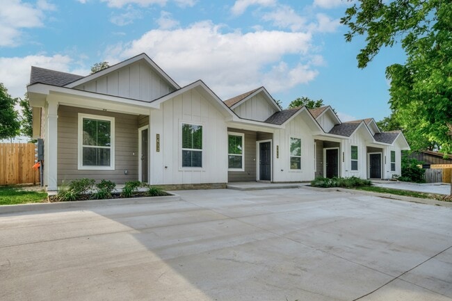 Photo - 1608 W 5th St Townhome