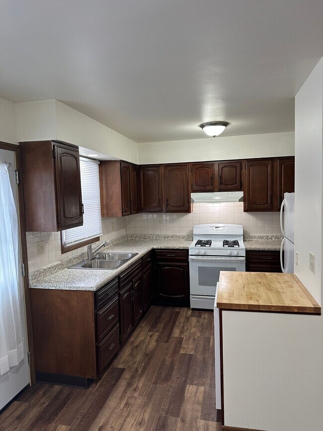 Photo - Large 2 bedroom townhomes with carport