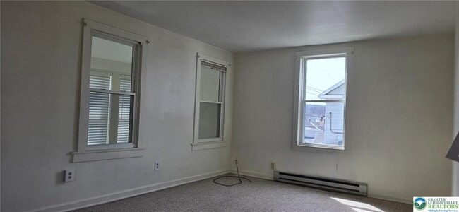 Photo - 7 E Phillips St