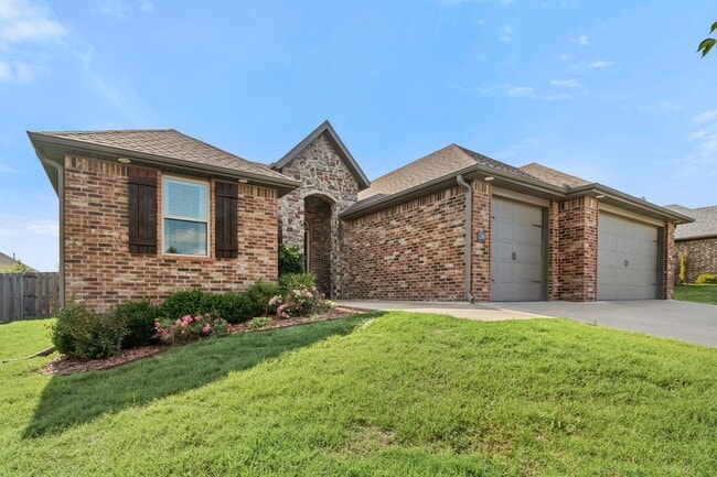 Photo - Come home to this stunning 4 bed/2 bath split floorplan home in Centerton!