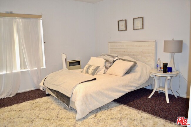 Photo - 721 W 32nd St