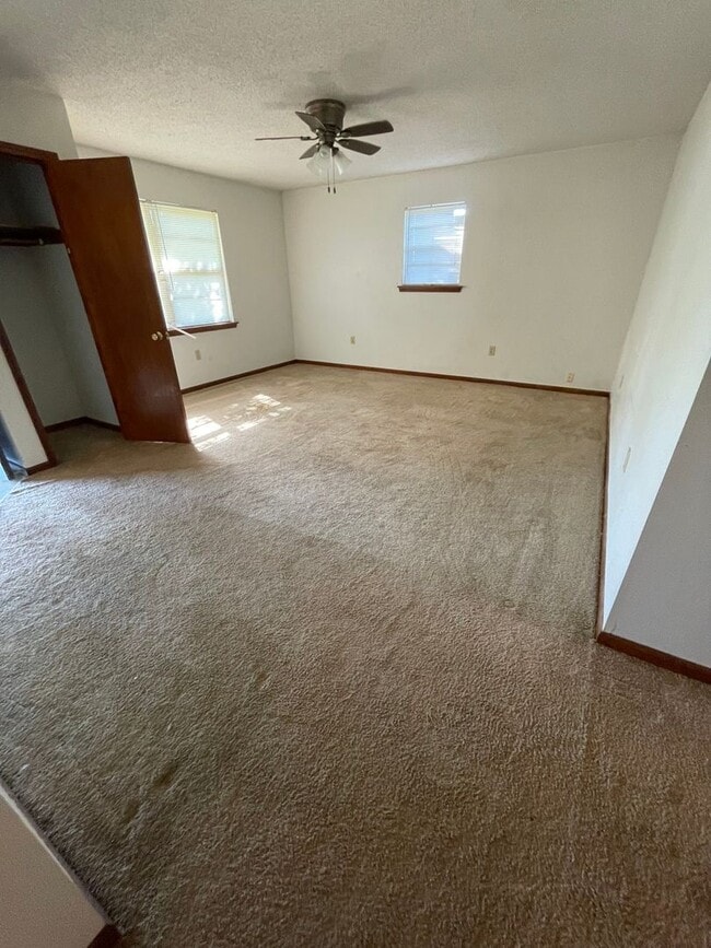 Photo - 106 W Southampton Dr Unit 4601 Bethel