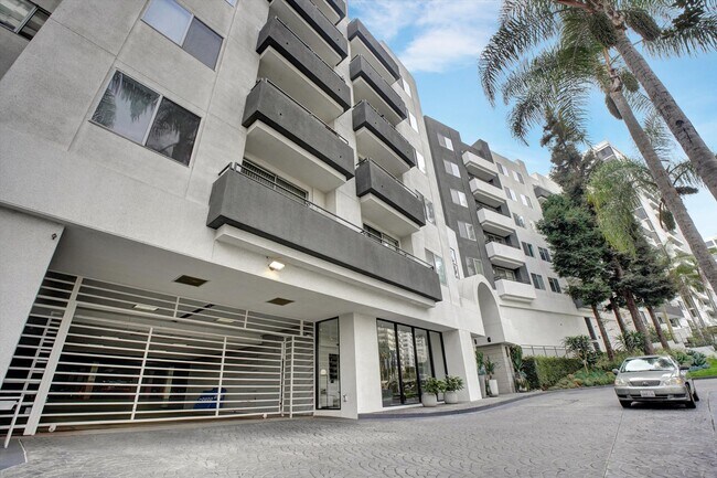 Building Photo - 10601 Wilshire Blvd Unit 519