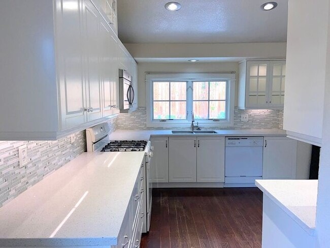 Building Photo - Sparks Single Story Home - 4 Bedrooms (Ree...