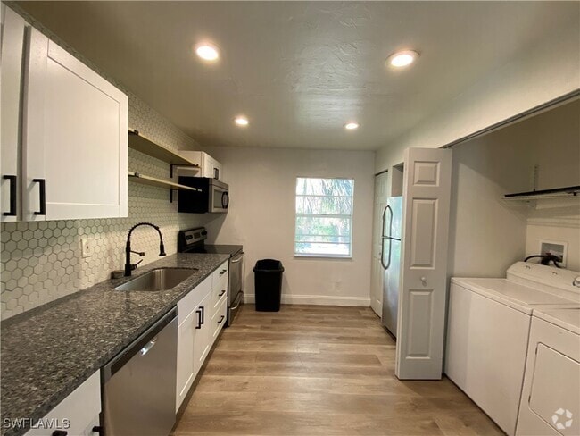 Building Photo - 3160 E Riverside Dr Unit 6 Rental