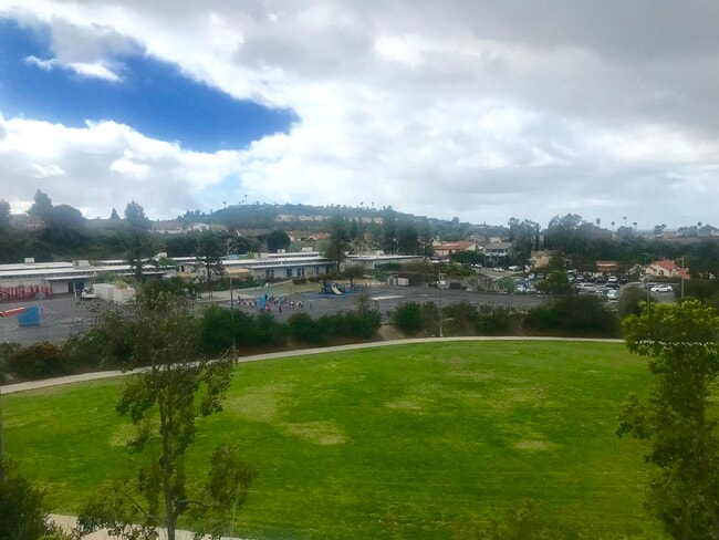 Building Photo - 7880 Laurelridge Rd Unit 7882