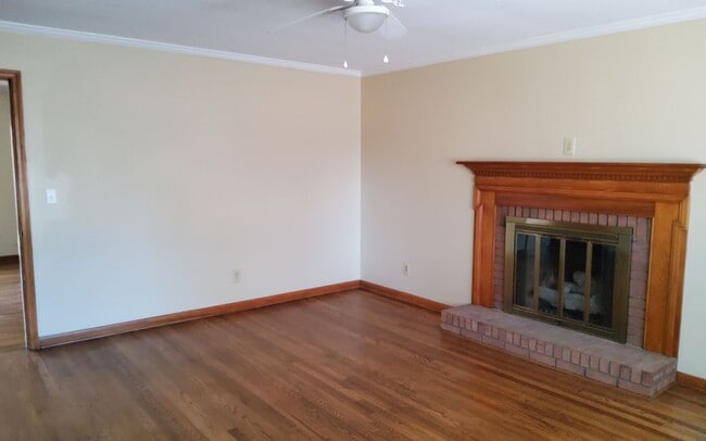 Photo - Oakland Plantation across from Oakland Ele...
