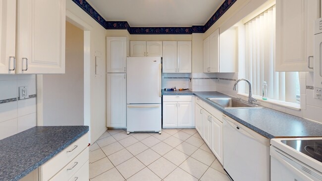2 Hammond Pond Pky Unit 604