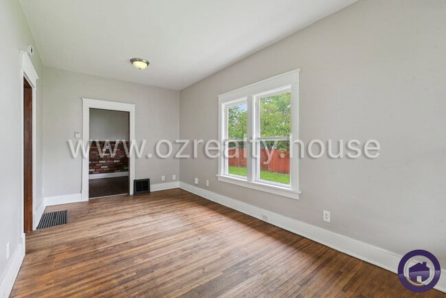 Photo - 2027 Berkshire Pl