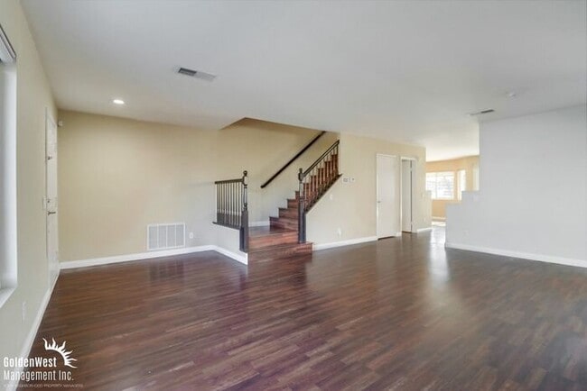Photo - Gorgeous Upgraded 4Bdm 2.5Ba Home in Chula Vista Cul-de-Sac Community!
