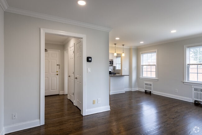 1BR, 1BA +Dining Room - 650SF