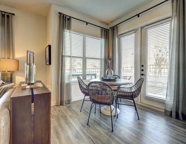 Building Photo - 221 W Lancaster-171.4 Unit 171.4 Rental