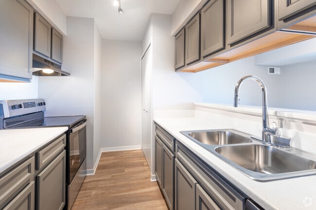 2 BR, 2 BA - Ultimate Harlow - The Lake Shore Apartments