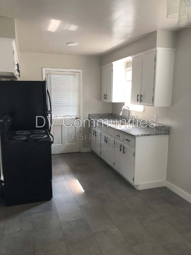 Photo - 13300 Oakview Blvd