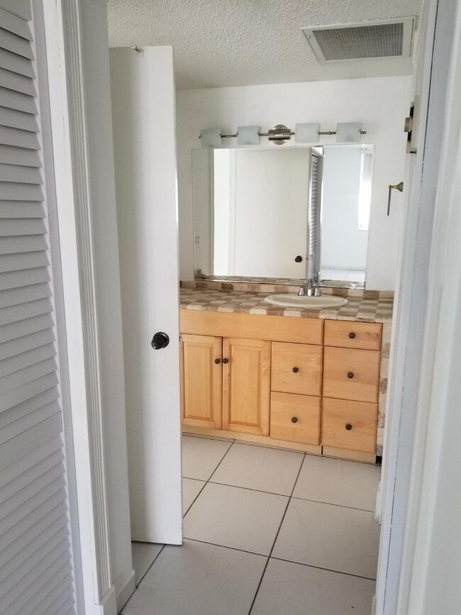 Photo - 500 Bayview Dr Unit 817