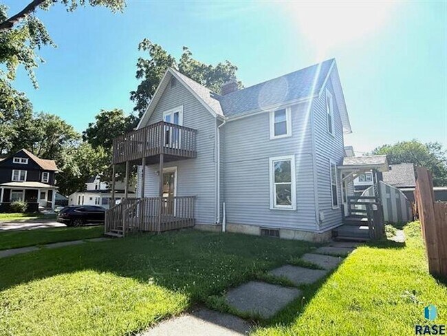 Photo - 425 S Prairie Ave