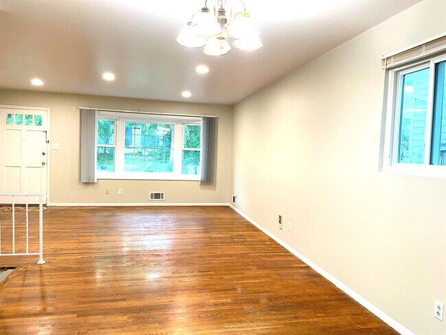 Photo - 218 Upton St