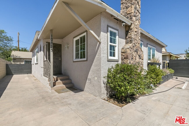 Building Photo - 10823 Cantara St Rental