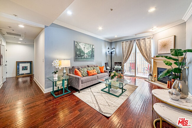 Building Photo - 345 S Harvard Blvd Unit 102 Rental