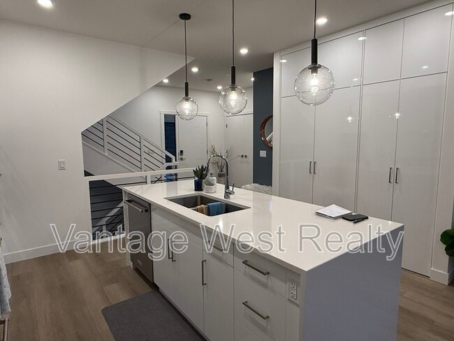 Building Photo - 2735-2735 Shannon Lake Rd