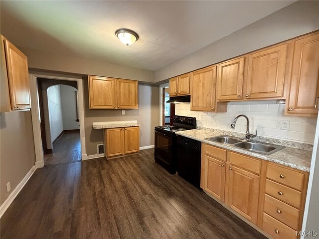 Photo - 8733 Mavis Pl