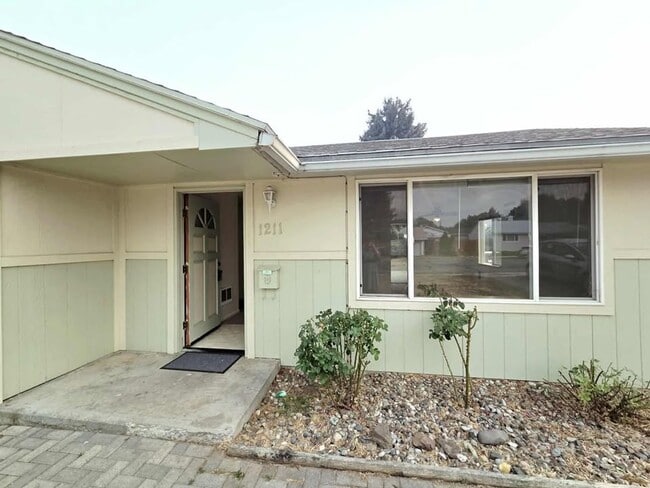 Photo - Two Bedrooms & One Bathroom Home $100.00 o...