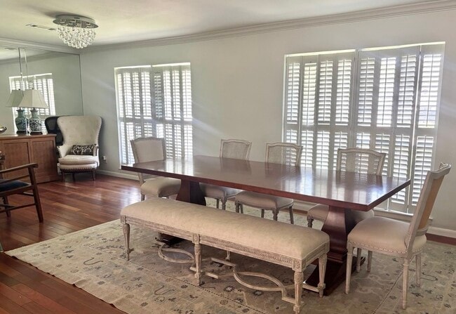 Photo - 729 Camelot Ln