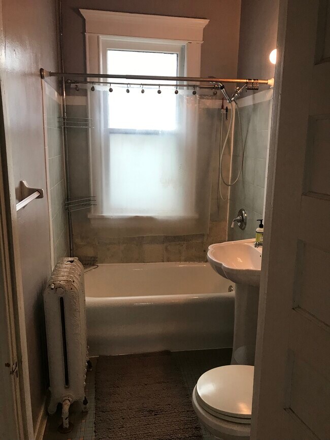 Bathroom - 2200 Girard Ave S Unit #2