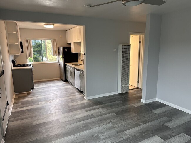 Gorgeously Remodeled Two Bedroom Condo Wit... - Gorgeously Remodeled Two Bedroom Condo Wit...