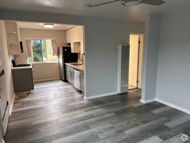 Building Photo - Gorgeously Remodeled Two Bedroom Condo Wit...