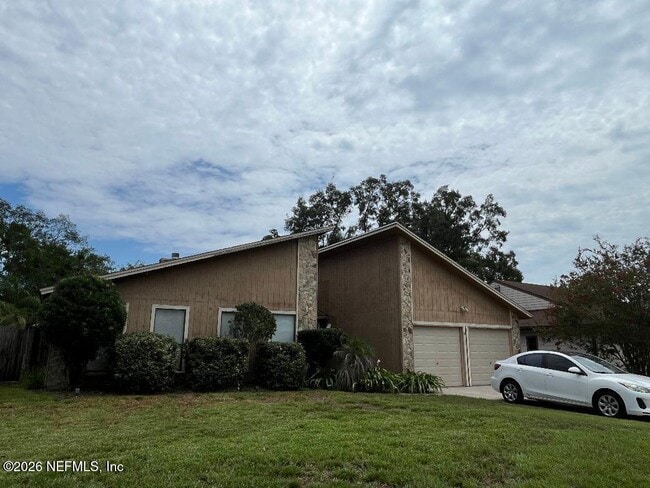 Building Photo - 12841 Crest Ridge Dr