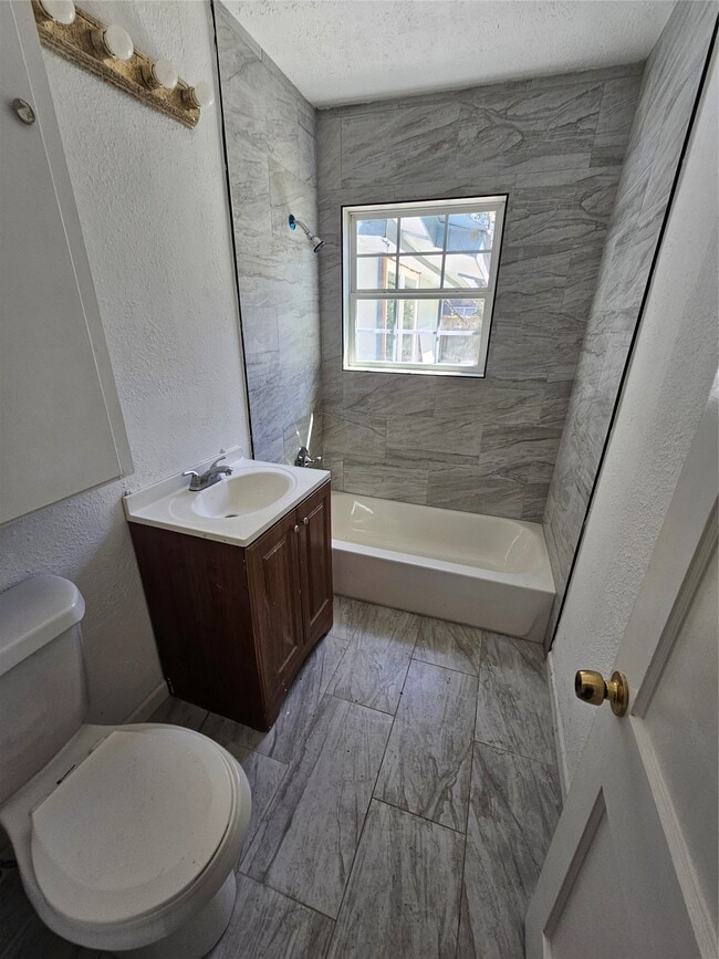 Photo - 6015 Beekman Rd