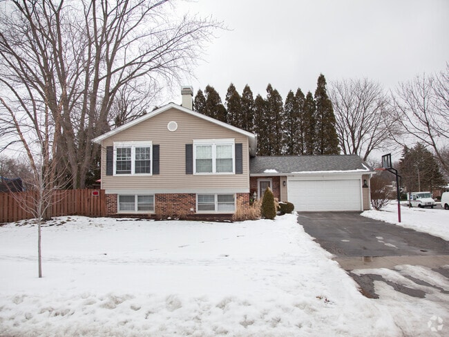 Building Photo - 2627 N Ridge Ave Rental