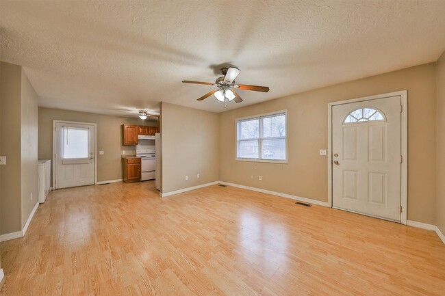 Building Photo - 115 Bo Dr Unit B
