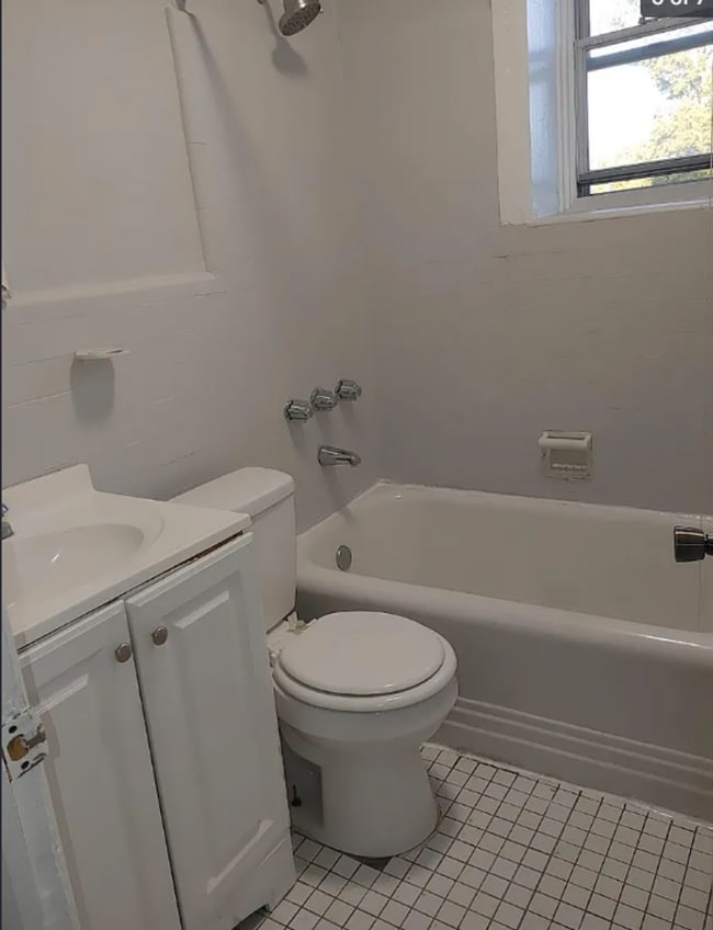 Photo - 3908 W Girard Ave Unidad 2 Rear