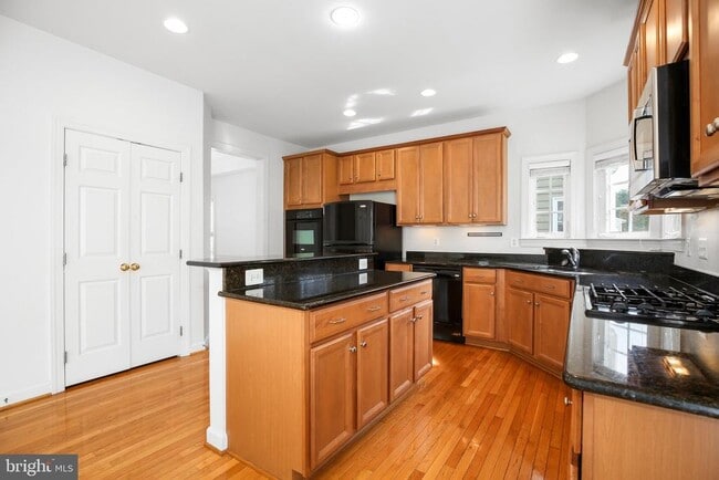Photo - 1002 Dorthea Ct