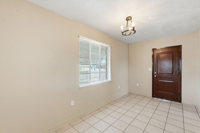 Photo - Light-Filled Tucson 2 Bedroom Rental – Move In This November!
